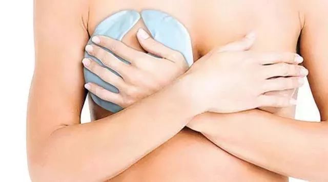 粉红女金中医乳腺健康科普：乳腺癌患者的乳房肿块有哪些症状？