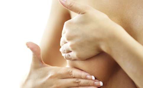粉红120乳腺健康：导致女人乳房下垂的三大原因