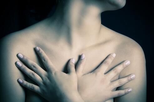 粉红120乳腺健康：乳房疼痛是乳腺癌的早期症状？